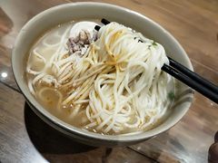 -亮亮面馆(经六路店)