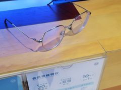 -LOOK眼镜·蔡司依视路配镜(宝山万达店)
