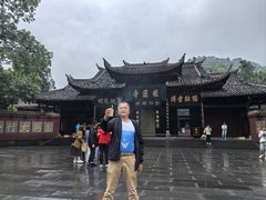 -峨眉山报国寺