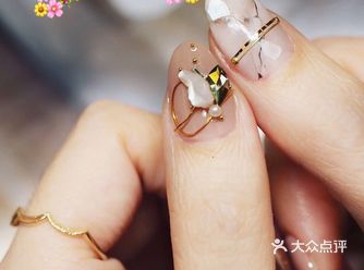 由脂肪瞎堆瞎积，鼓鼓囊囊