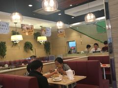 大堂-粤仔湾砂锅粥(广益哥伦布店)