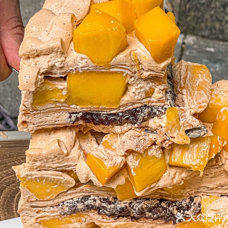 每次来新街口都会吃！芒果血糯米千层