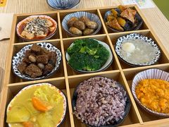 九宫格（盲盒）-轻蔬不用等·素食(江苏路店)