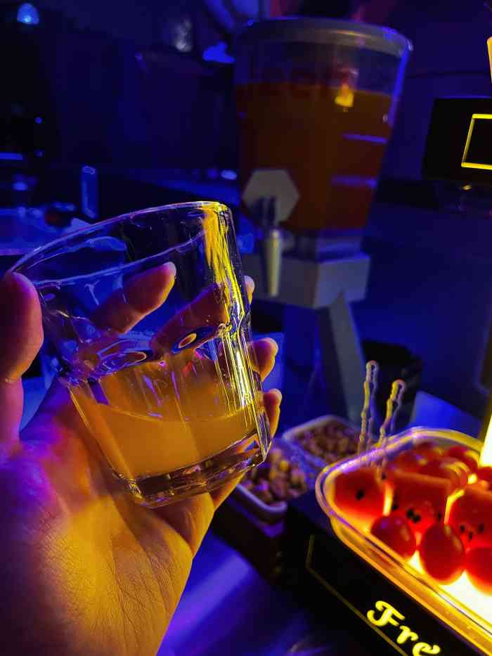 兰桂坊国际商务会所-"很潮的一家酒吧,老板很nice. 酒水巨.