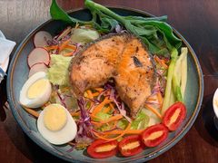 炙烤三文鱼蔬菜沙拉-新鲜誌·新派食集(万象天地店)