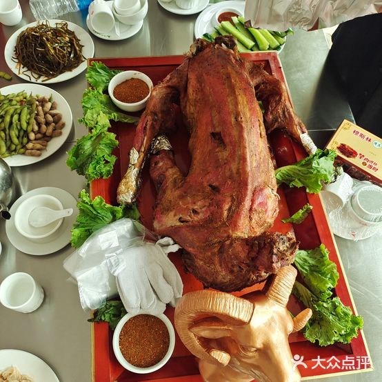小白家馕坑烤全羊(总店)