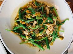 咸菜肉丝炒小黄瓜花-大牌大·传统杭帮菜(湖滨店)