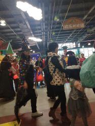 -维佳童话镇演出现场(徐东店)