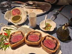 惠灵顿牛排-弦月窗LUNETTE BY AMANDA(复兴路店)