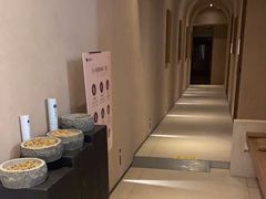 -灸春堂·艾灸·痛症·整脊连锁(之江银泰店)