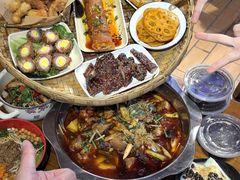 -爆炸头阿姨小四川正宗川味小吃(无任何分店)