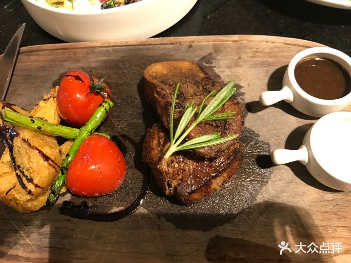 精品牛排 香煎牛舌拼盘