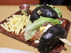 烤菠萝牛肉汉堡-HELLO 27 意面·沙拉·帕尼尼