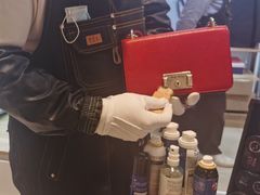 -爱革·洗衣改衣·洗鞋修鞋·洗包修包·奢侈品护理(宝地广场店)