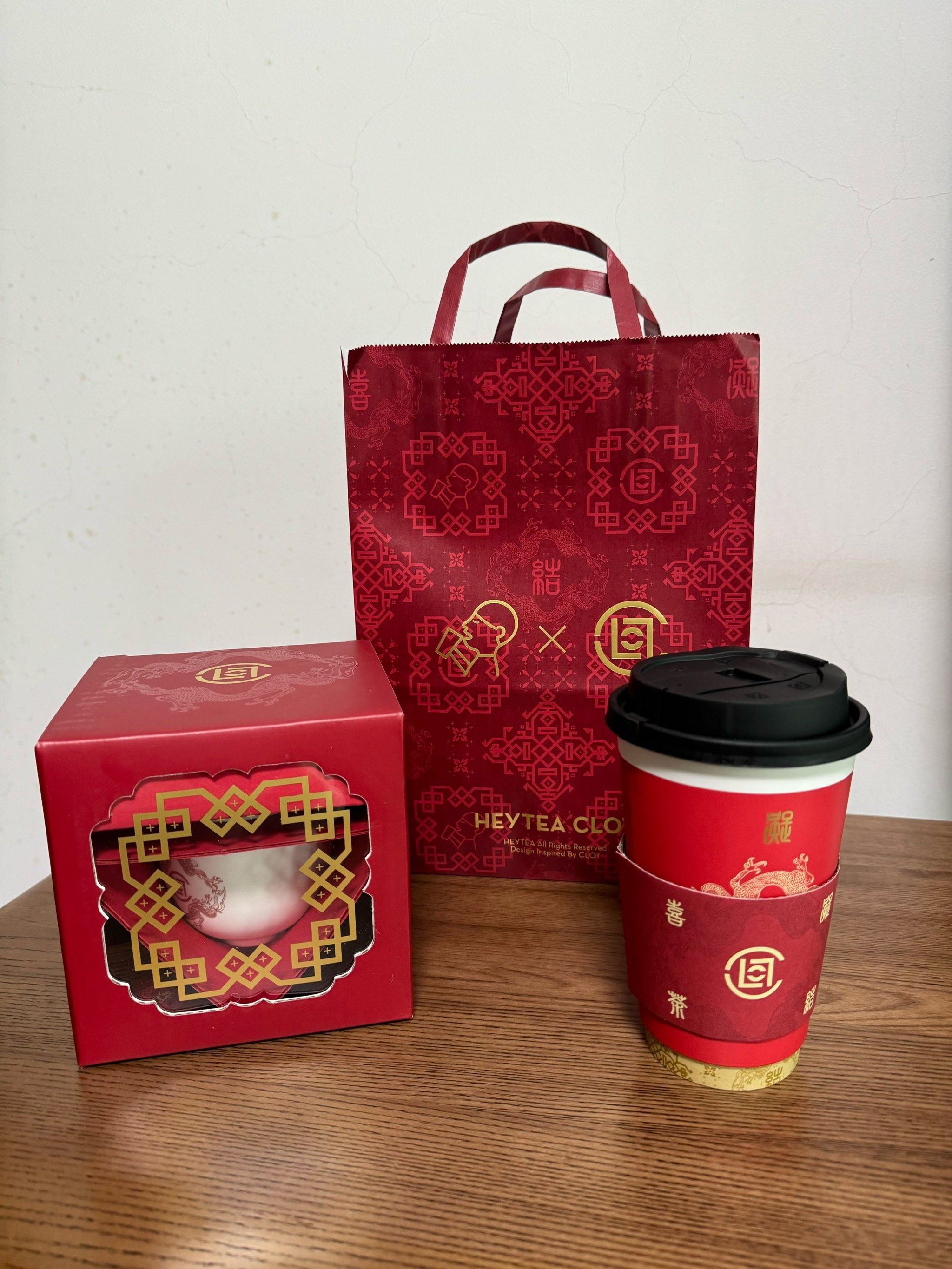 clot x 喜茶 买到啦!左滑有惊喜一起拆封新包装