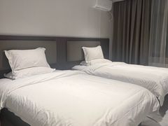 -鹏城丽景酒店(华强北红岭地铁站店)