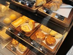 面包甜点陈列柜-星巴克(三亚海棠湾国际免税城店)