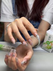 -小黑瓶美甲美睫