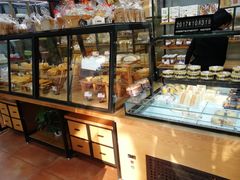 面包甜点陈列柜-东南饼庄(南昌市卫生学校住宅区店)