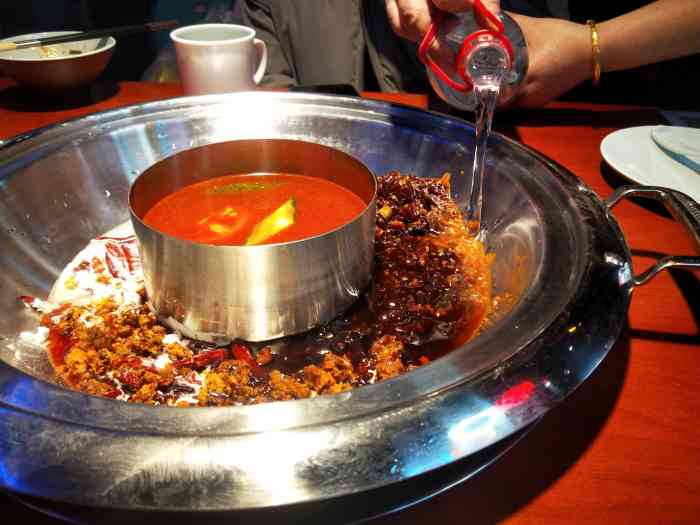 潮辣矿泉水火锅(中山中路店)
