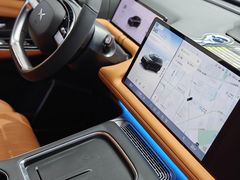 -小鹏汽车(上海静安大融城店)