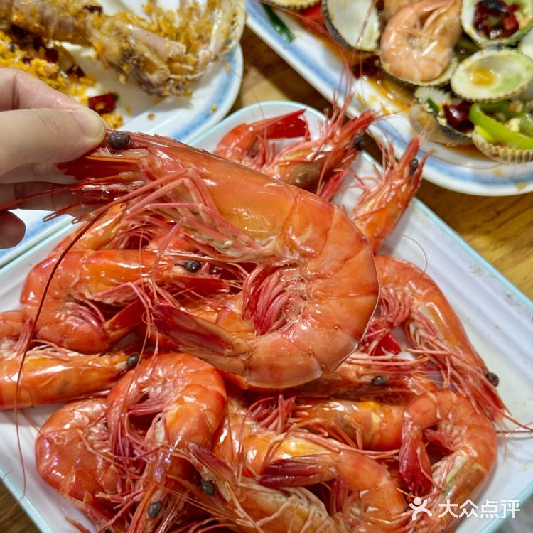 小青龙，大螃蟹，生蚝，鲍鱼，海螺！这一堆才花了三百多