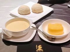 脆皮流沙包-皇朝会.经典传统粤菜(外滩店)