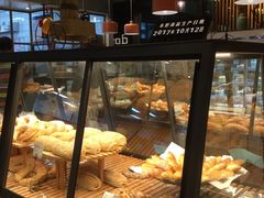 面包甜点陈列柜-Dough&Joe团憩(瑞虹天地月亮湾店)