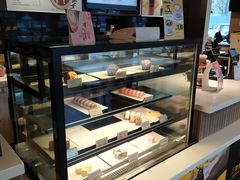 面包甜点陈列柜-麦当劳(健德桥得来速店)