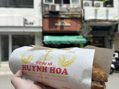 -Bánh Mì Huynh Hoa