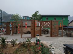 -百里峡七彩艺术小镇