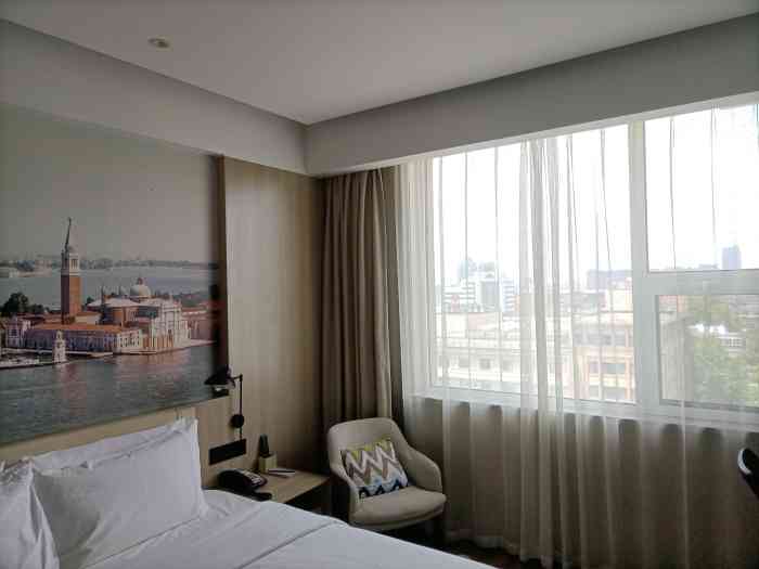 济南山东大学解放路亚朵轻居酒店-"请问……有钟点房吗?有钟点房吗?