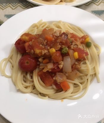 营养美味的番茄肉糜意大利面