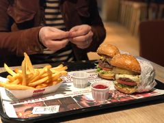 -The Habit Burger Grill 哈比特汉堡(复兴soho店)