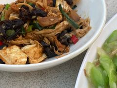 -墨脱石锅椰子鸡•香草鸭•东山羊(大东海店)