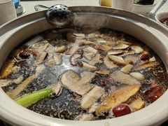 秘制野菌养生汤炖土鸡-生宇山珍野生菌汤锅•始于1999(双流古塔店)