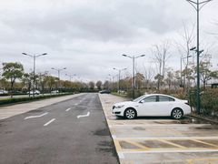 -奕欧来上海购物村停车场