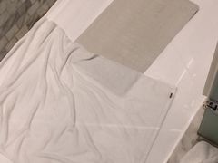 -上海滴水湖皇冠假日酒店