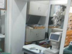 -豪门视光·星趣控·蔡司依视路眼镜代理商(中央大街店)