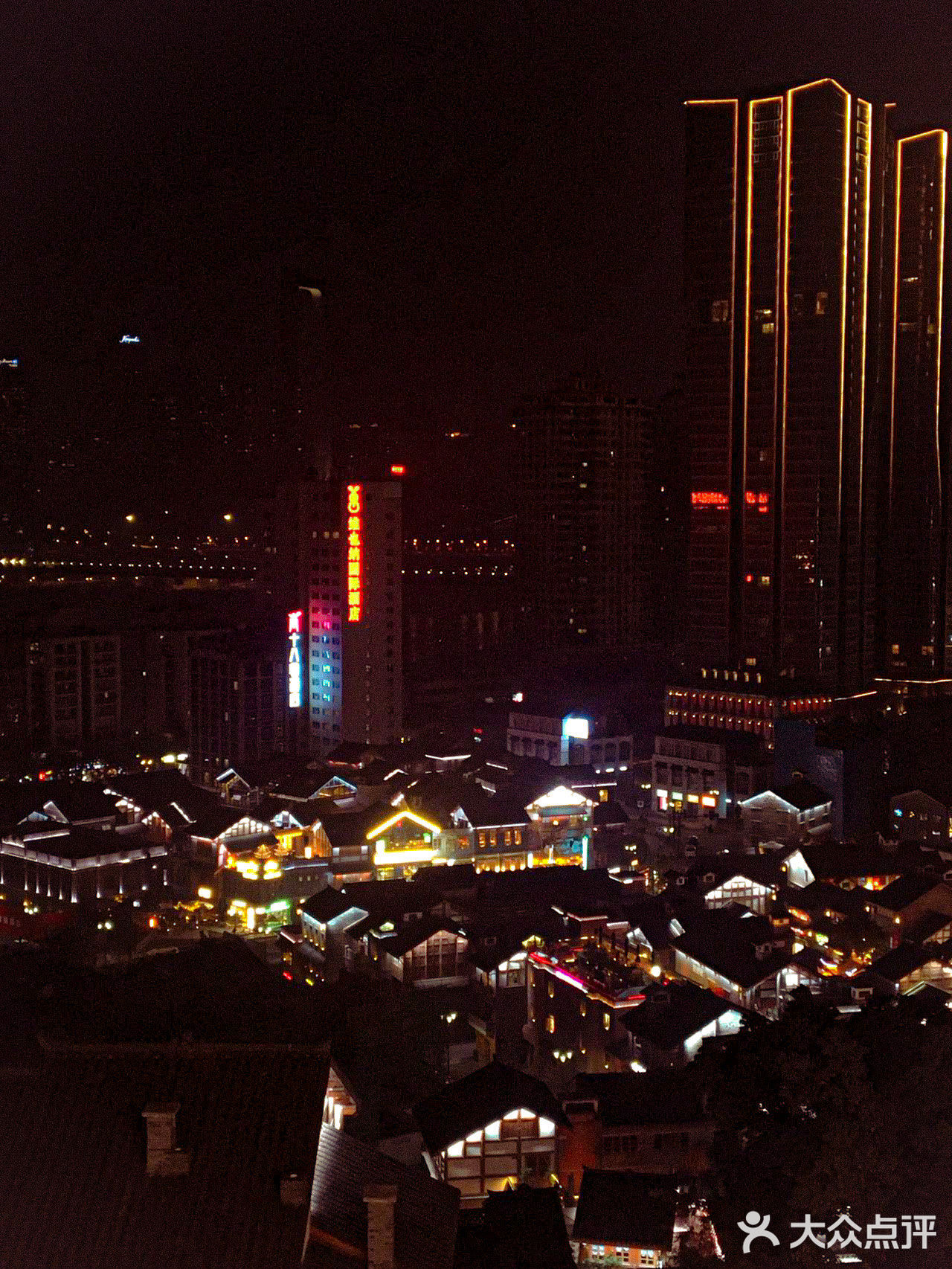 来十八梯一定要吃啊，天台音乐烤肉香迷糊了！