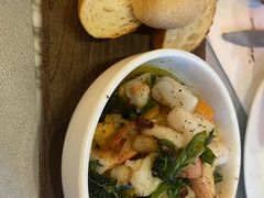 鳄梨大虾沙拉配意大利油醋汁-at cafe 意大利餐厅(集美店)