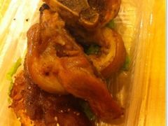 招牌烤猪蹄-美人万三·蚝大人生蚝小馆(昌里路店)