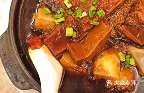 Stewed Beef Tripe with Rice Noodle Rolls