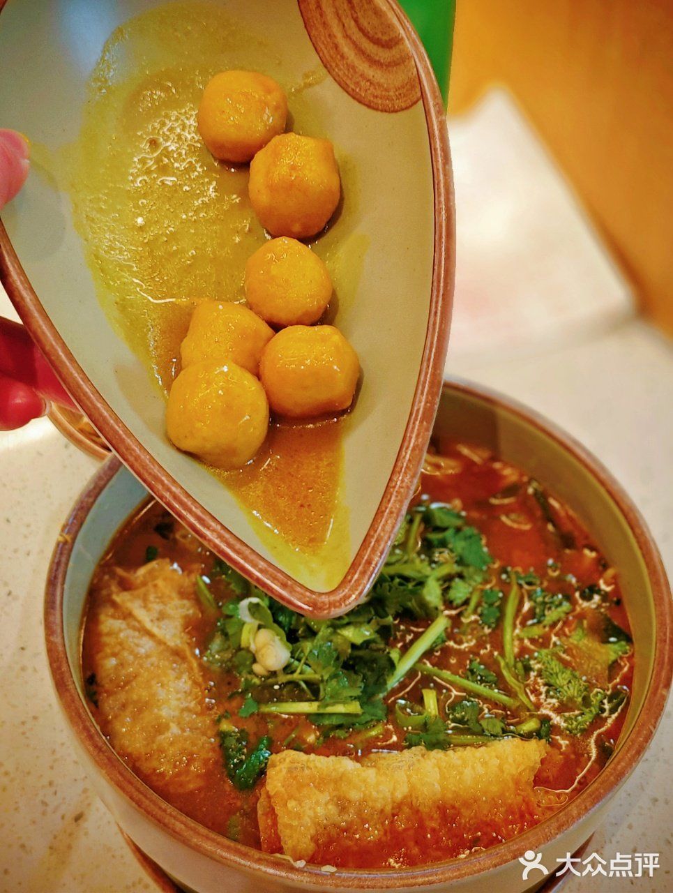 魔都最红米线｜探店肥汁米蘭“天星码头”概念店