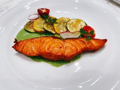 香草焗三文鱼配西兰花酱-théATRE茶聚场·餐厅(环球金融中心店)