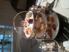 红丝绒下午茶-LONG BAR 廊吧(外滩华尔道夫酒店)