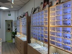 -天空之镜眼镜店蔡司依视路配镜授权零售店(望京颐堤港店)