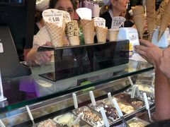 -Gelateria Dondoli