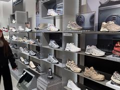 -SALOMON萨洛蒙(长沙国金街店)