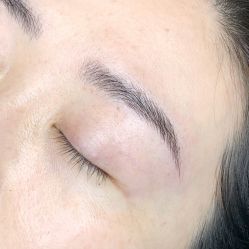 -一个差评成就的纹眉店